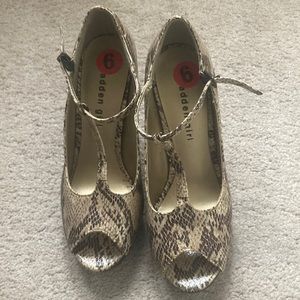 New, never worn Steve Madden peep toe stacked pumps!  Size 6